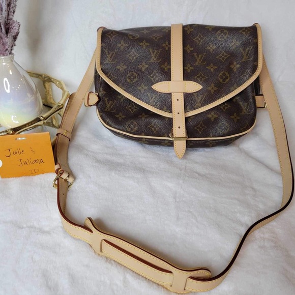 Saumur 30 - Picture 1 of 16